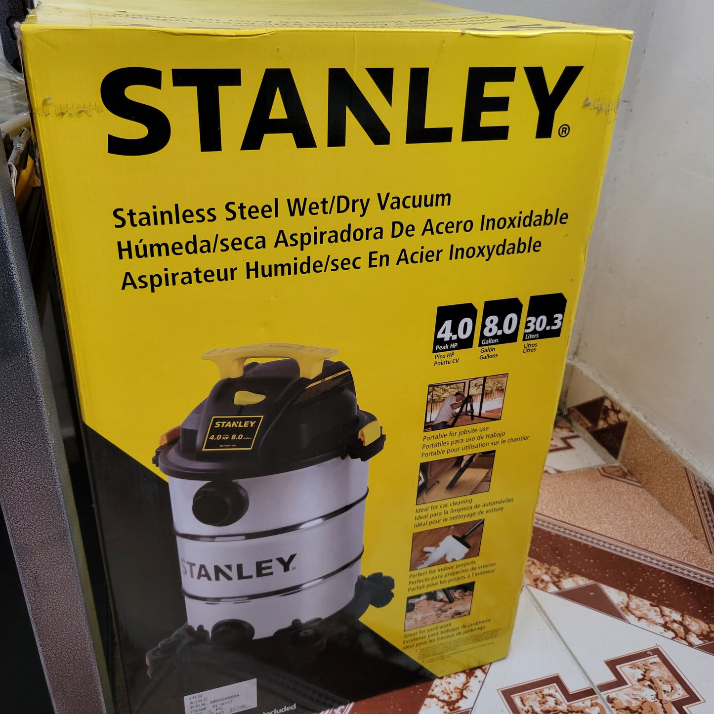 Aspiradora STANLEY en seco y húmedo de 6 galones